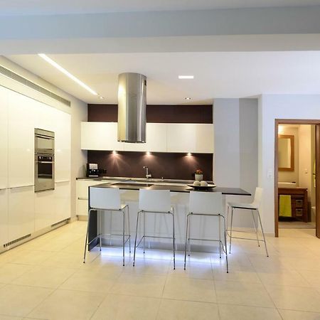 Spacious Fully Equipped 3Bd 2Bath Apt In The Heart Of City With Balconies Ac And Fast Wifi #2 伊拉克利翁 外观 照片